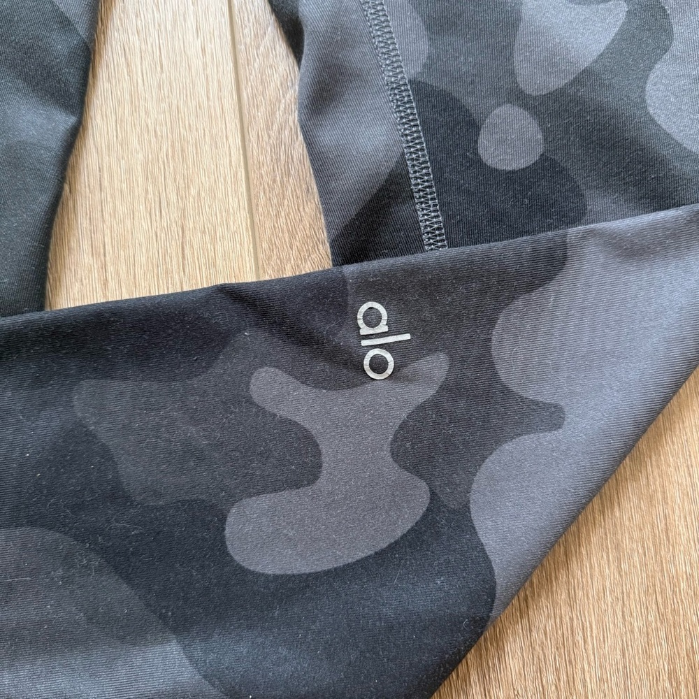 Alo Camo Leggings - best for medium - Picture 6 of 6